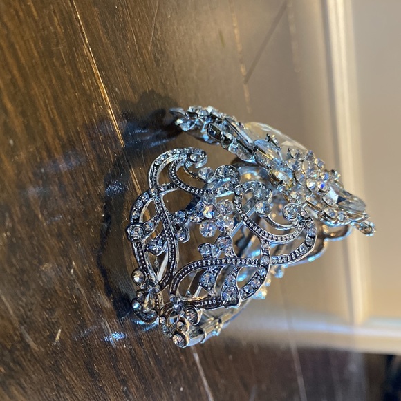 Gorgeous cuff bracelet never worn - Picture 3 of 5
